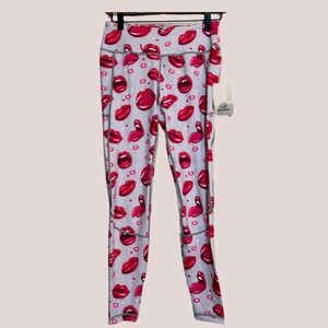 Feed Me Fight Me • NWT • Funny kisses valentines workout leggings • Sz Medium